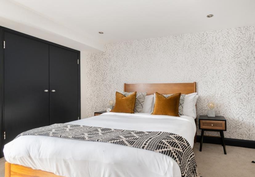 Flat Great Titchfield Street in City of Westminster
