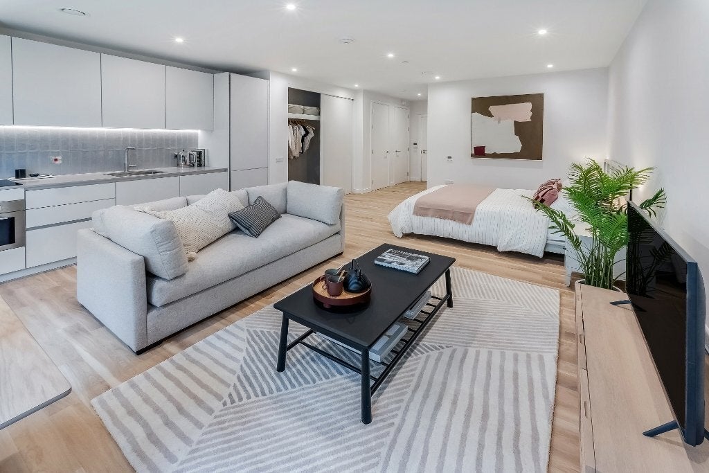 Flat Berkeley Avenue in Greater London