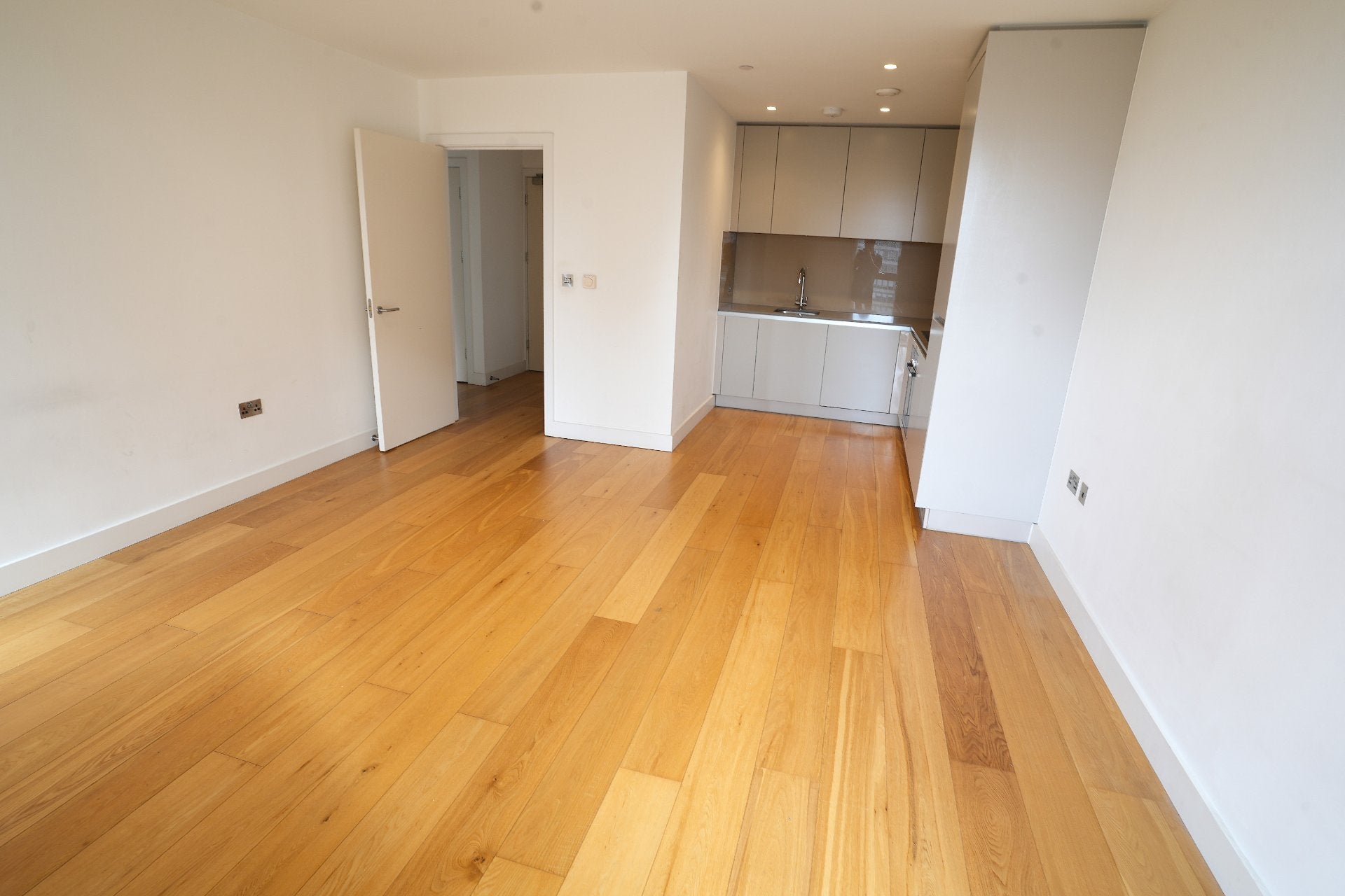 Flat Caithness Walk in Greater London