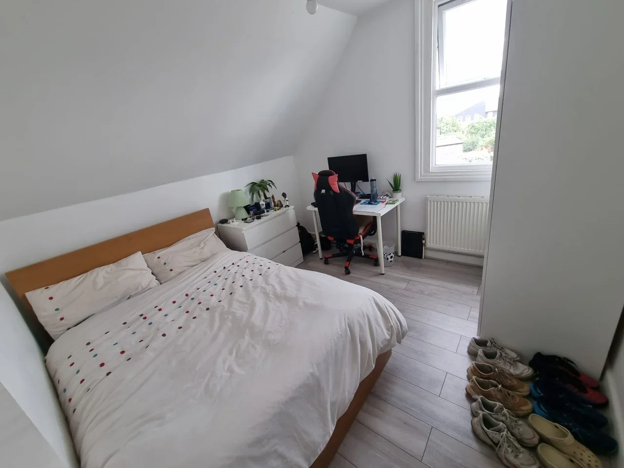 Flat Russell Road in Greater London