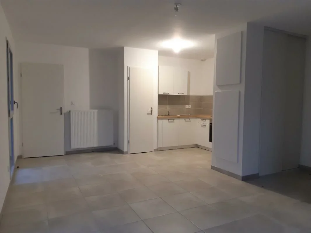 Flat Rue du Prado in Fontaines-Saint-Martin