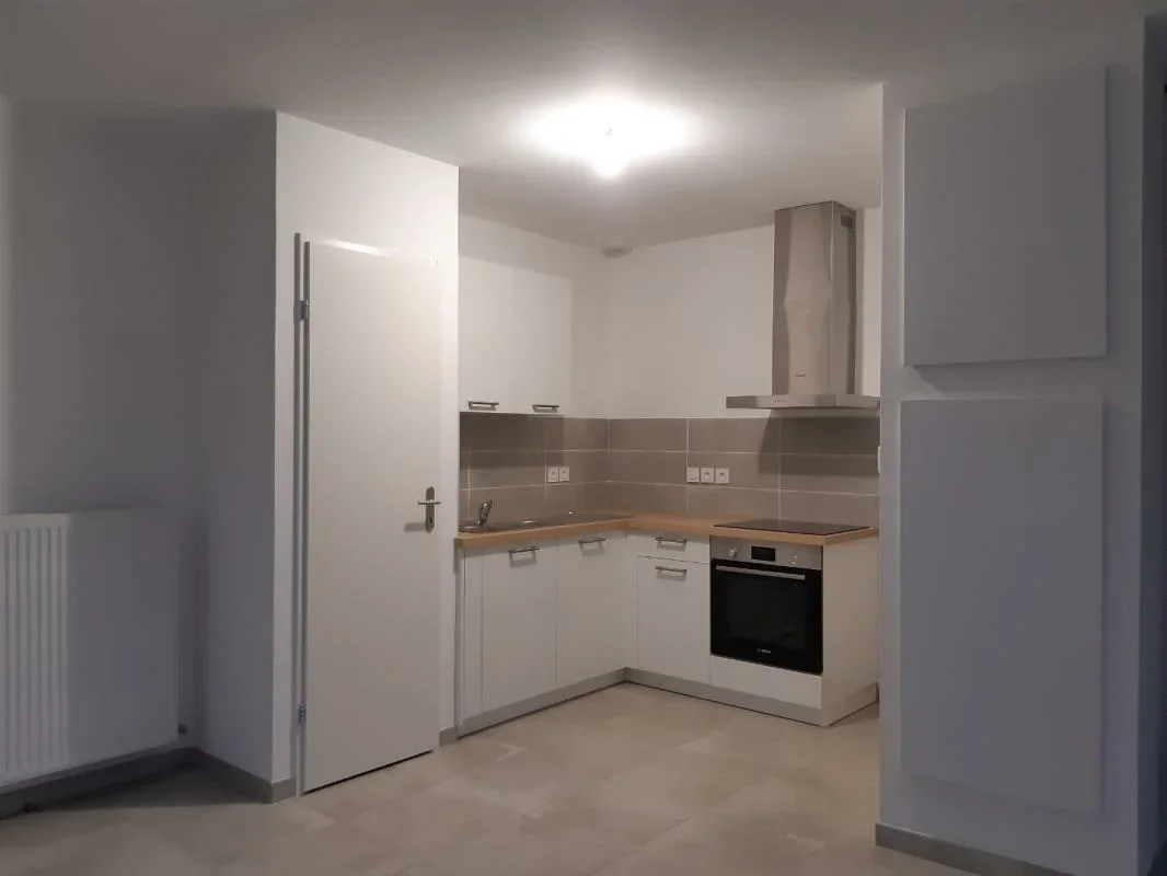 Flat Rue du Prado in Fontaines-Saint-Martin