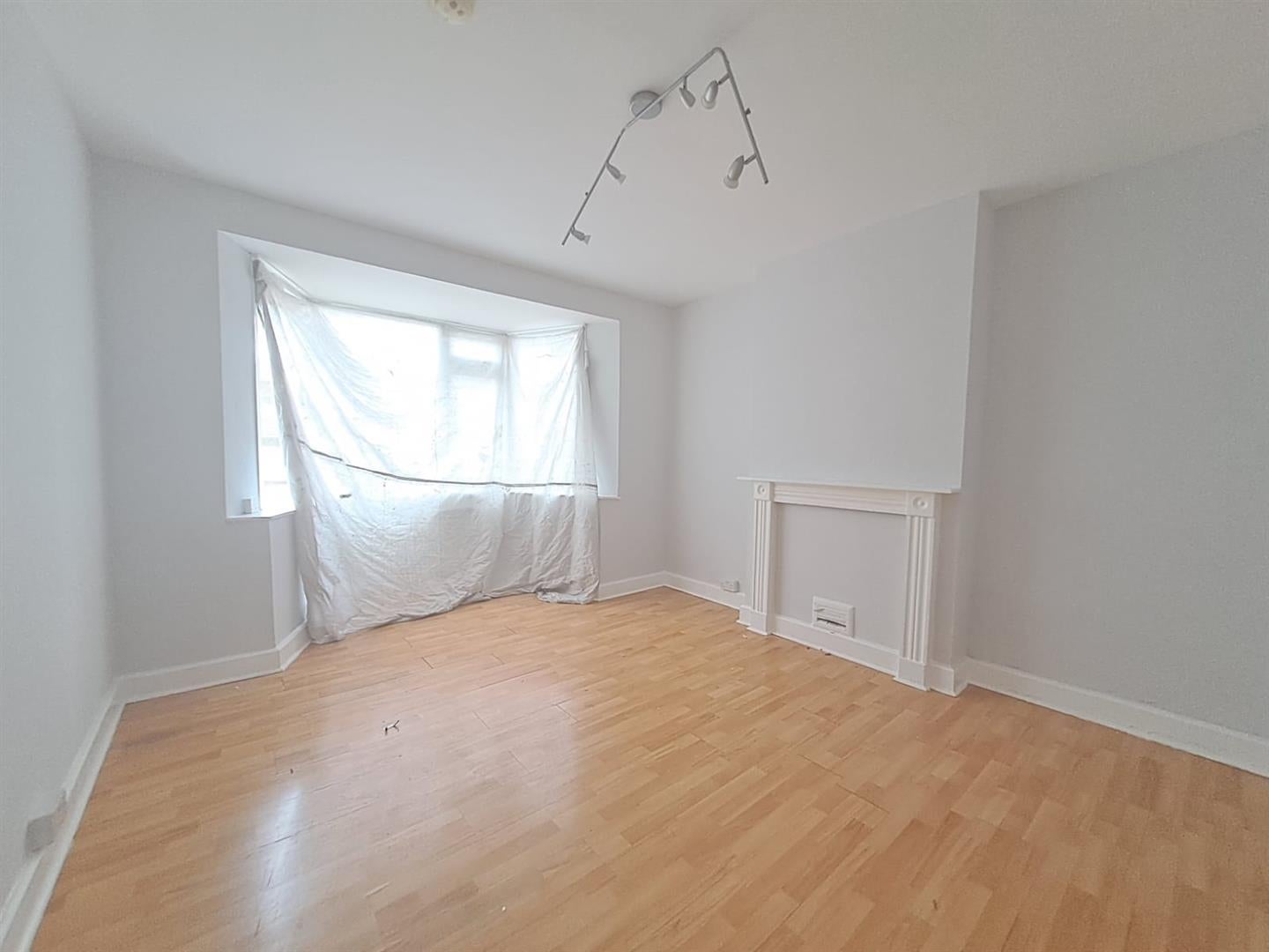 Flat Lyham Road in Greater London