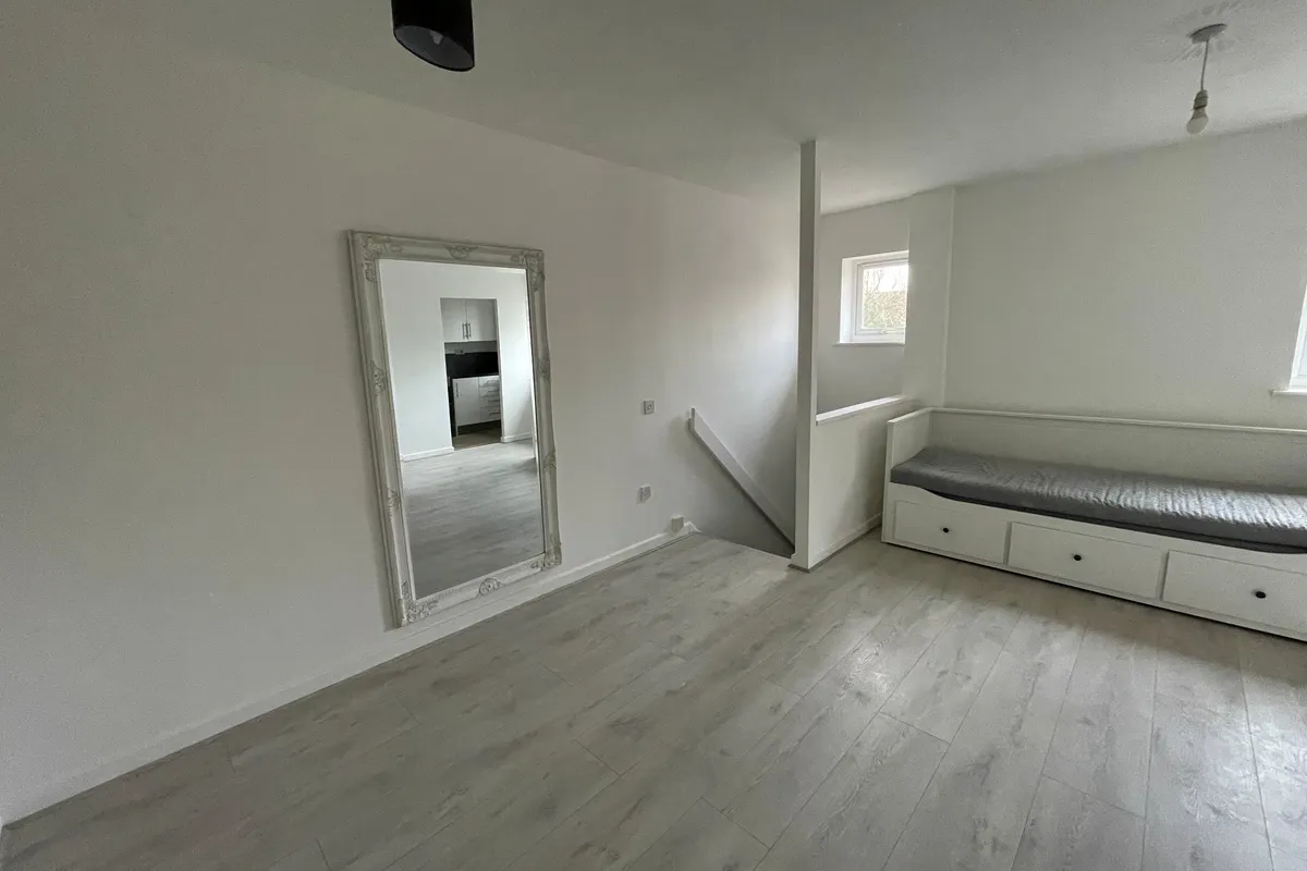 Flat Carman Close in Stratton St. Margaret