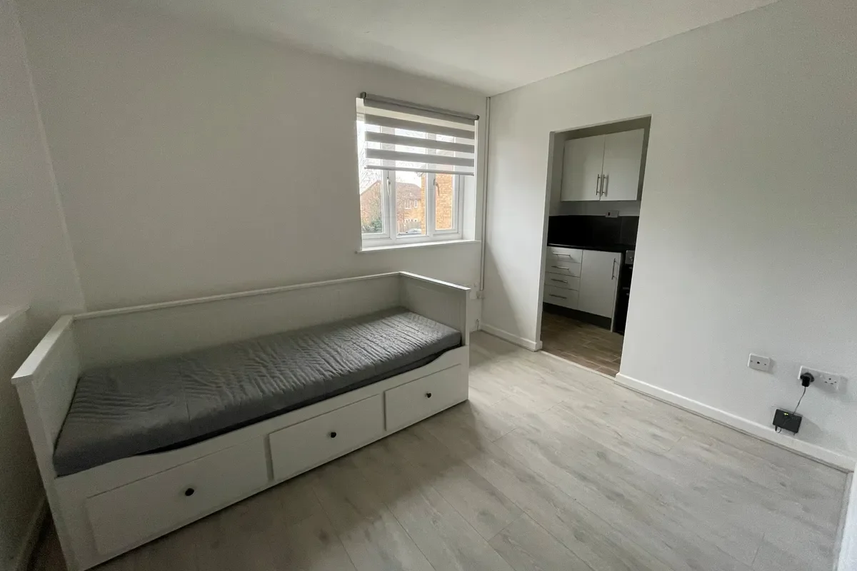 Flat Carman Close in Stratton St. Margaret