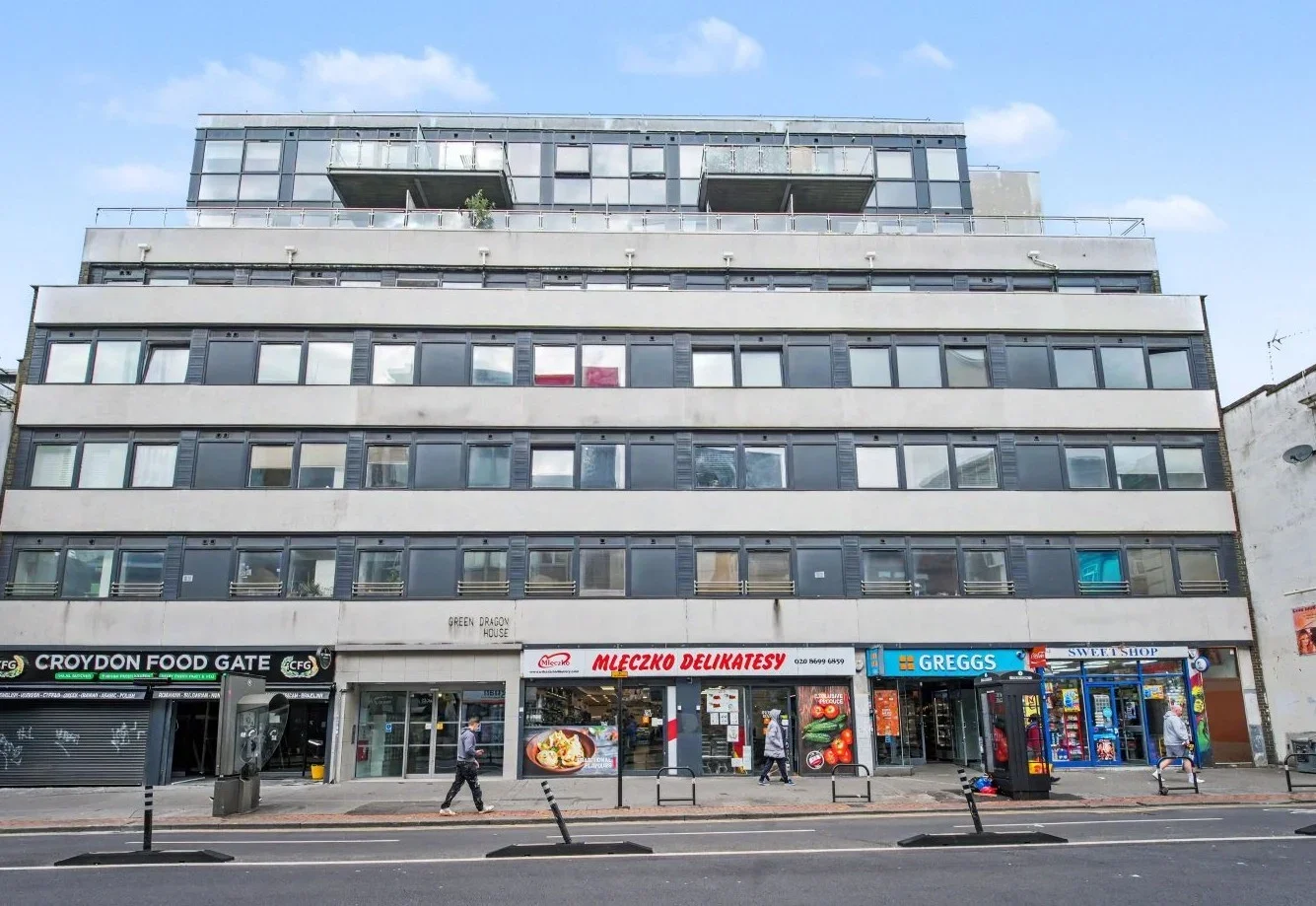Flat High Street in Greater London