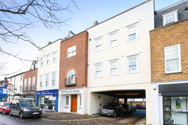 Flat High Street in Elmbridge