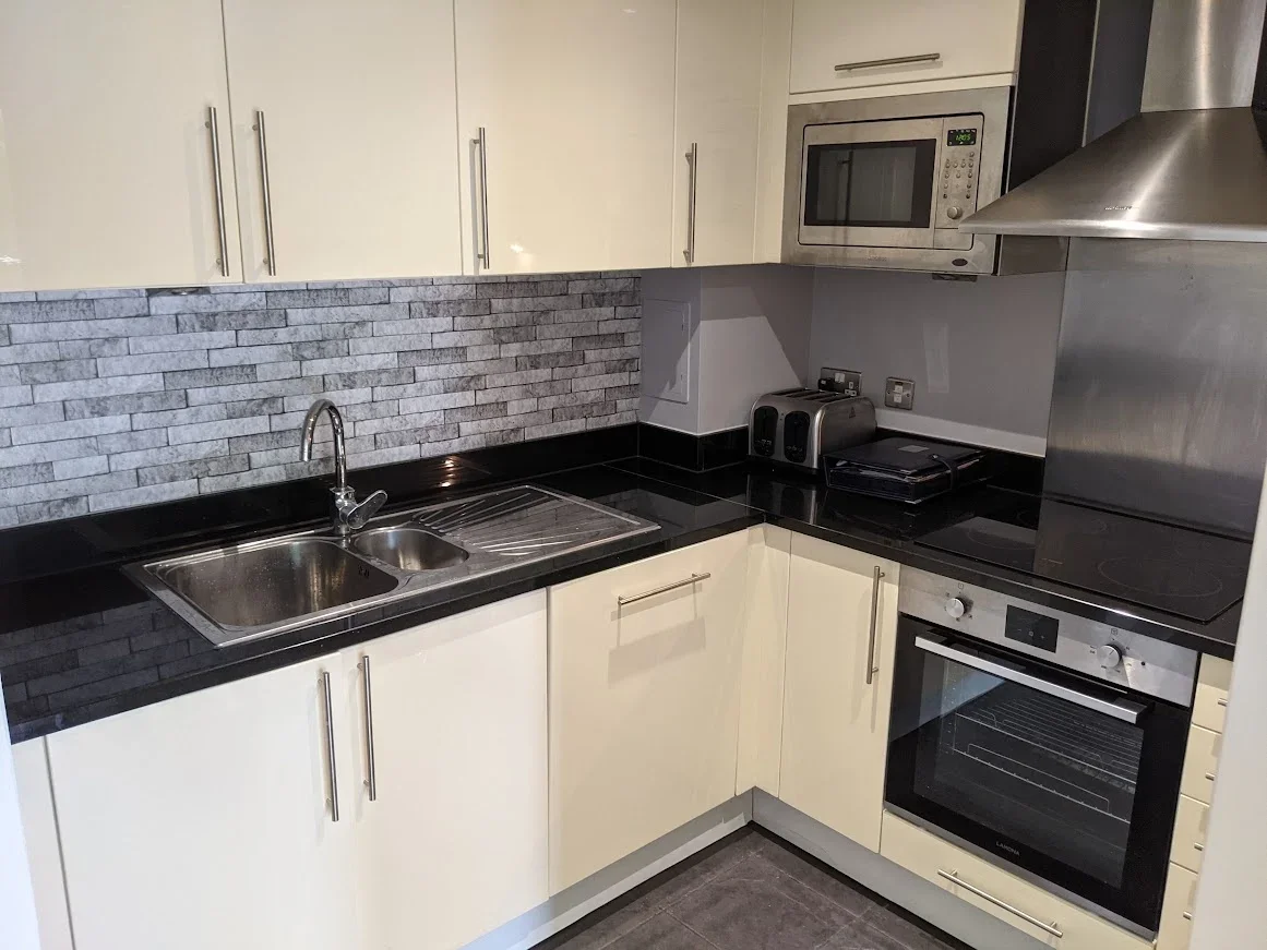 Flat Drayton Park in Greater London