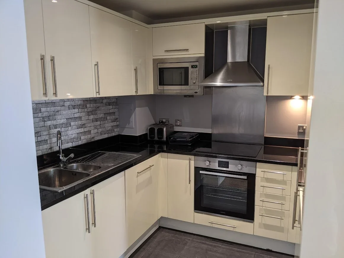 Flat Drayton Park in Greater London