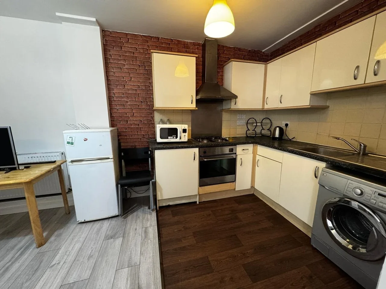 Flat Clapham Road in Greater London