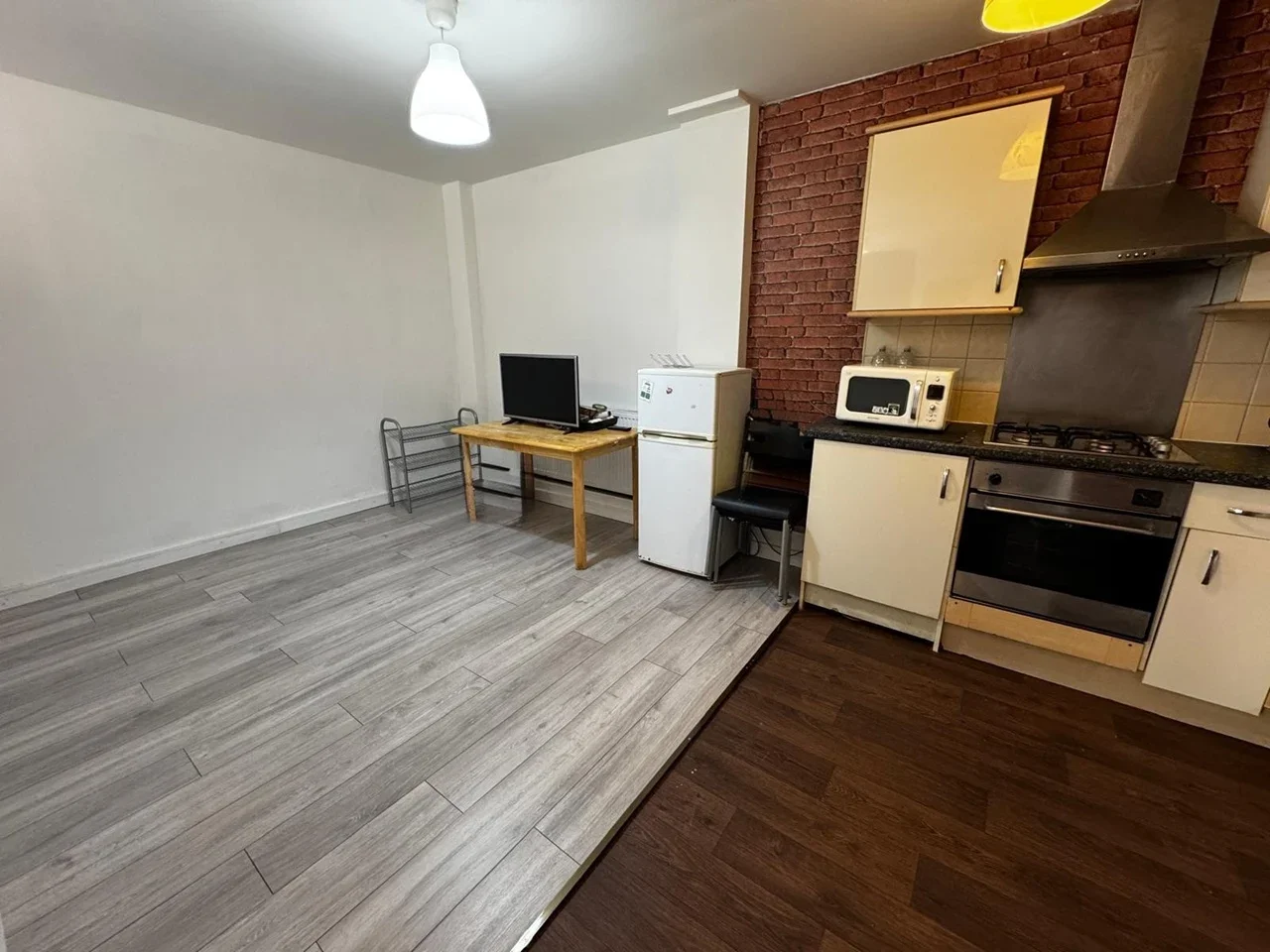 Flat Clapham Road in Greater London