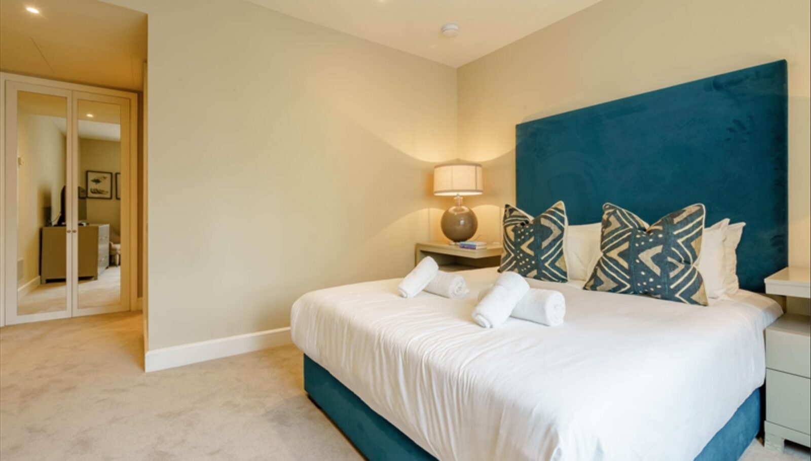 Flat Westferry Circus in Greater London