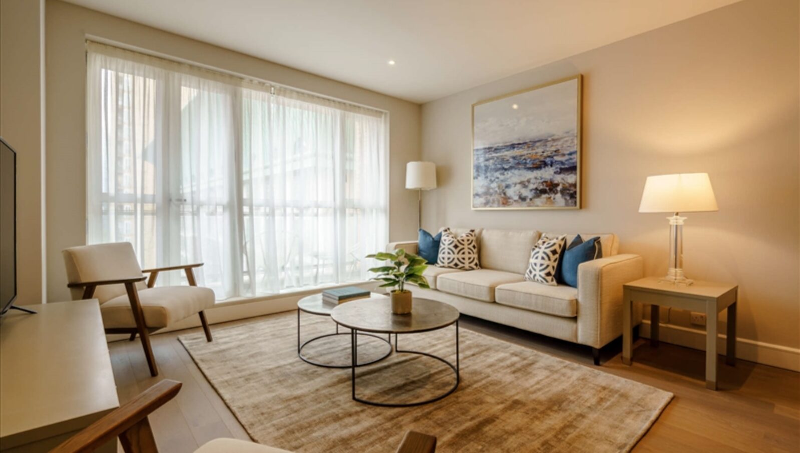 Flat Westferry Circus in Greater London