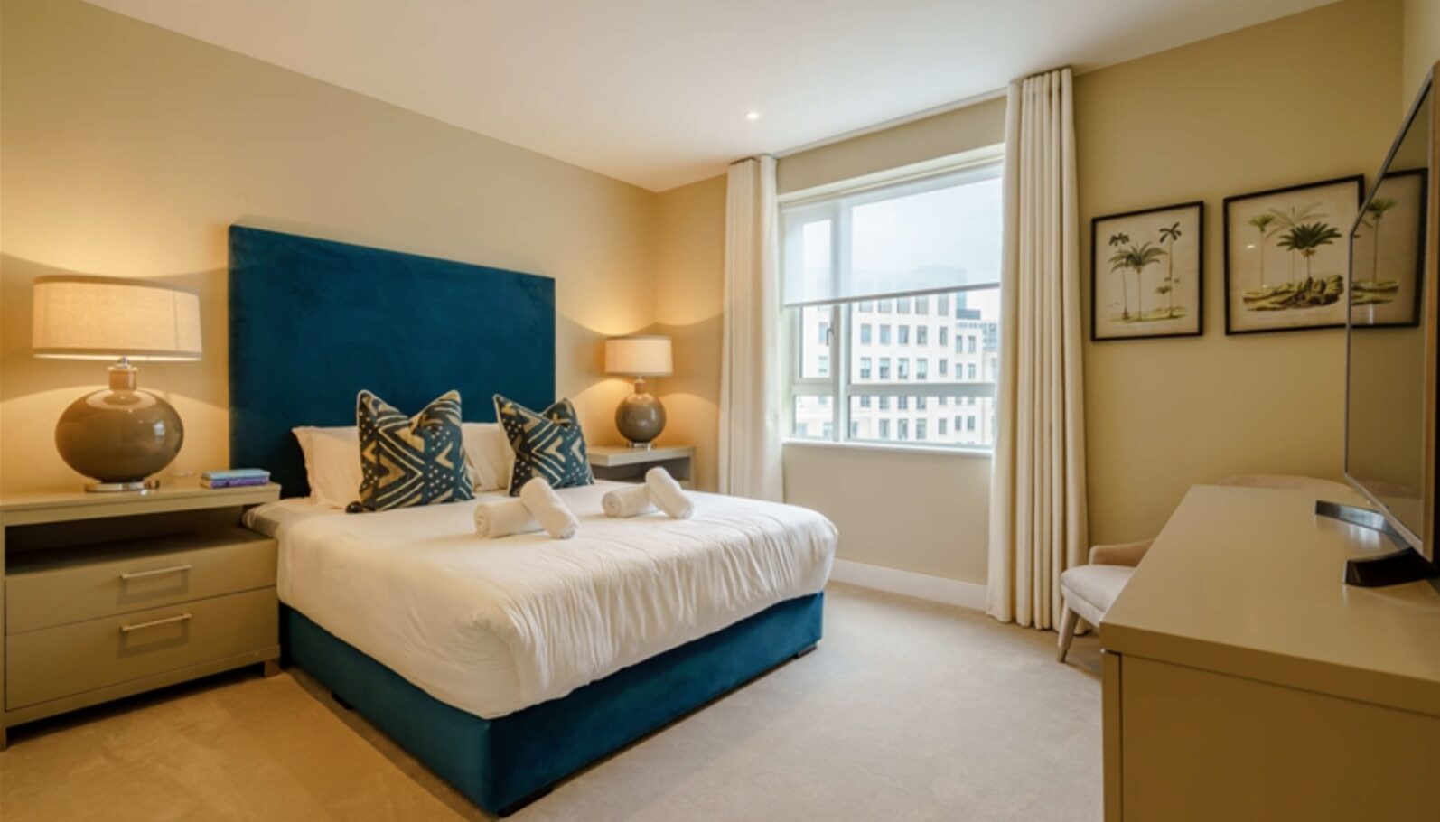 Flat Westferry Circus in Greater London