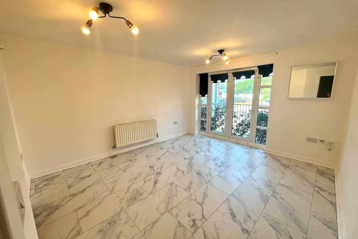 Flat Rossall Court in Moreton