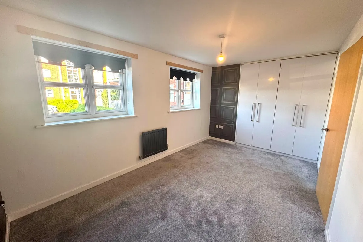Flat Rossall Court in Moreton