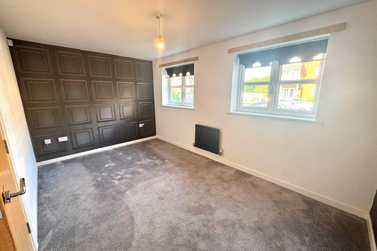 Flat Rossall Court in Moreton