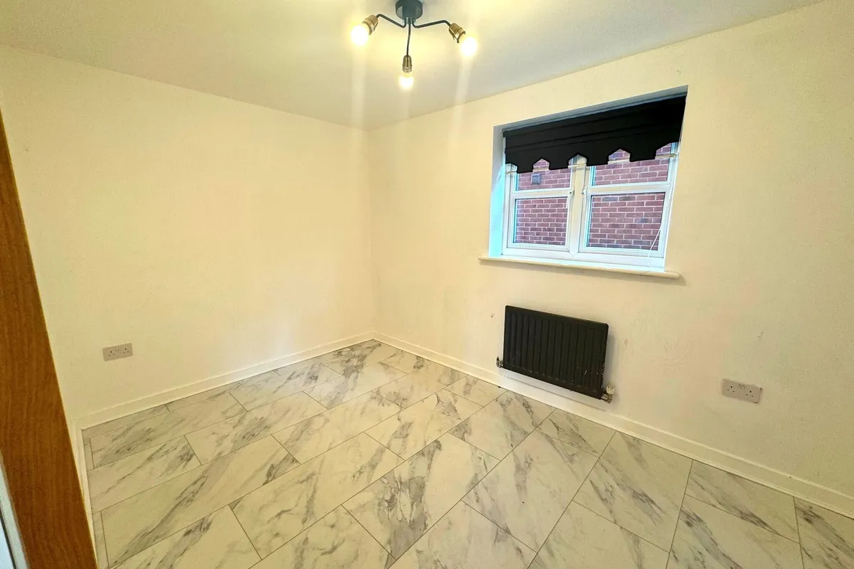 Flat Rossall Court in Moreton