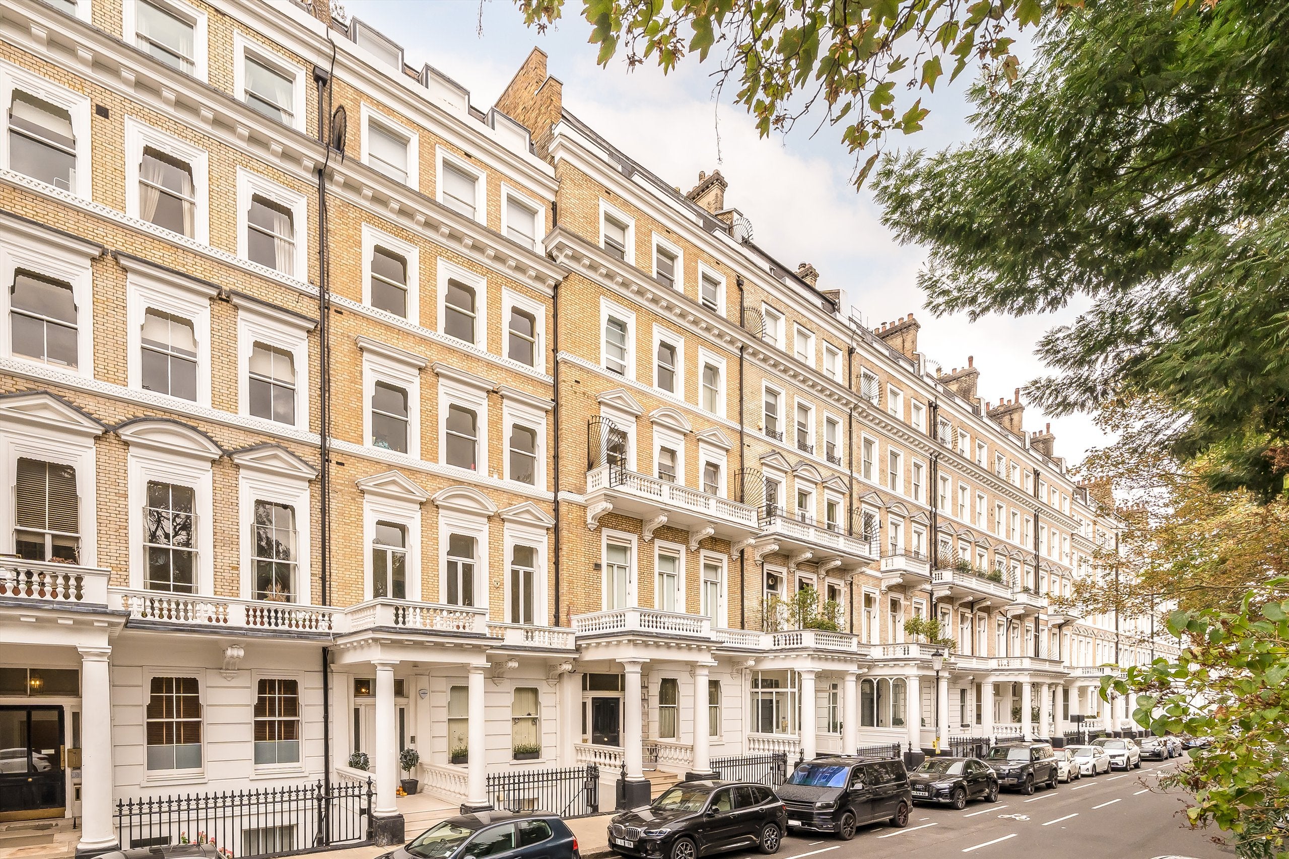 Flat Queen's Gate Place Mews in Greater London