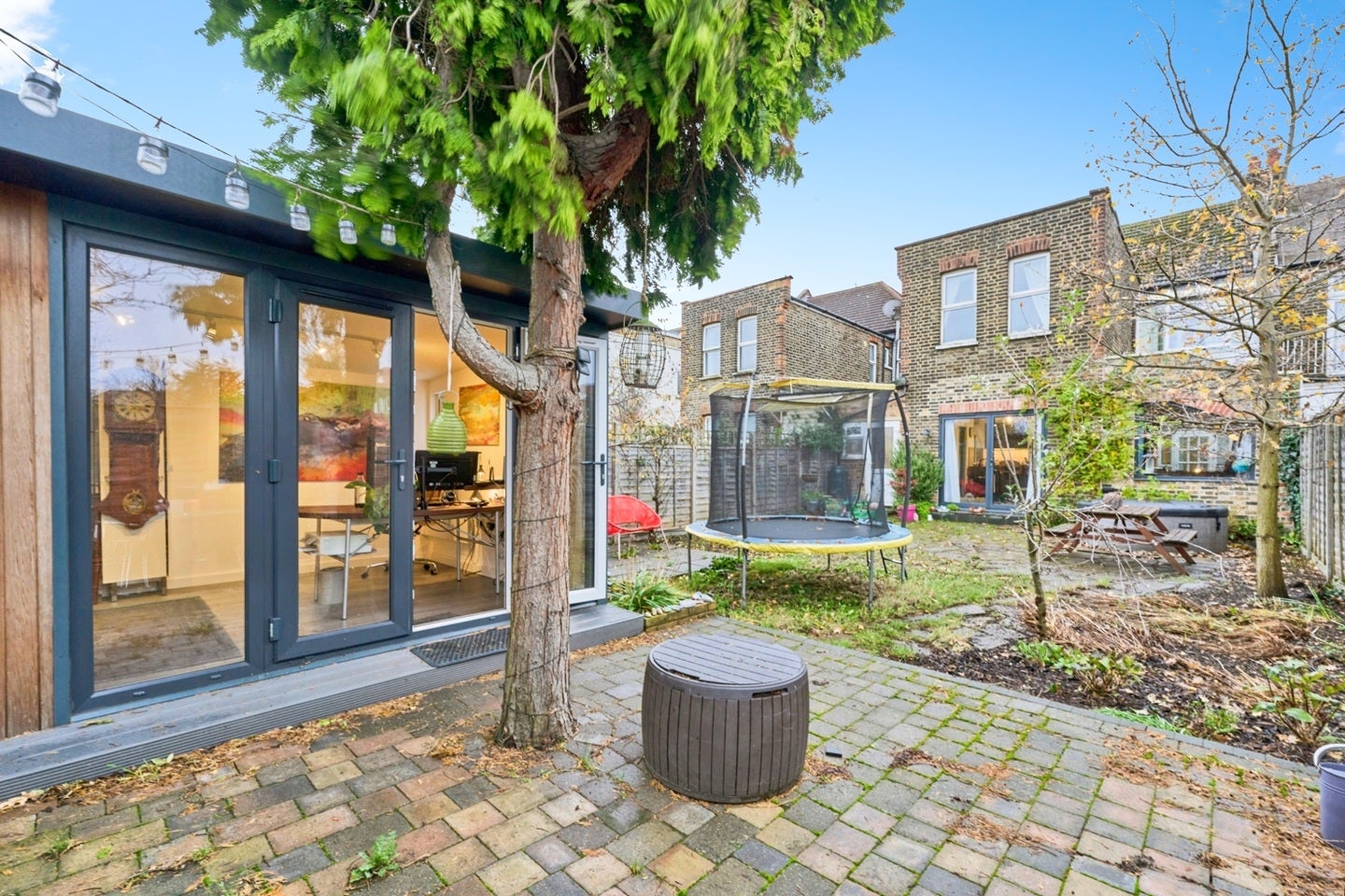 Flat Lynton Road in Greater London