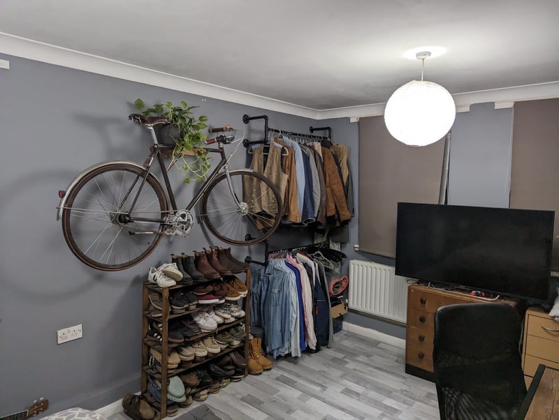 Room Cleeve Way in Greater London