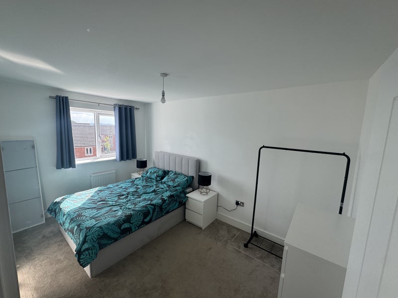 Room Avro Street in Bromsgrove