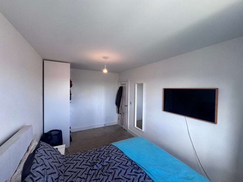 Room Avro Street in Bromsgrove
