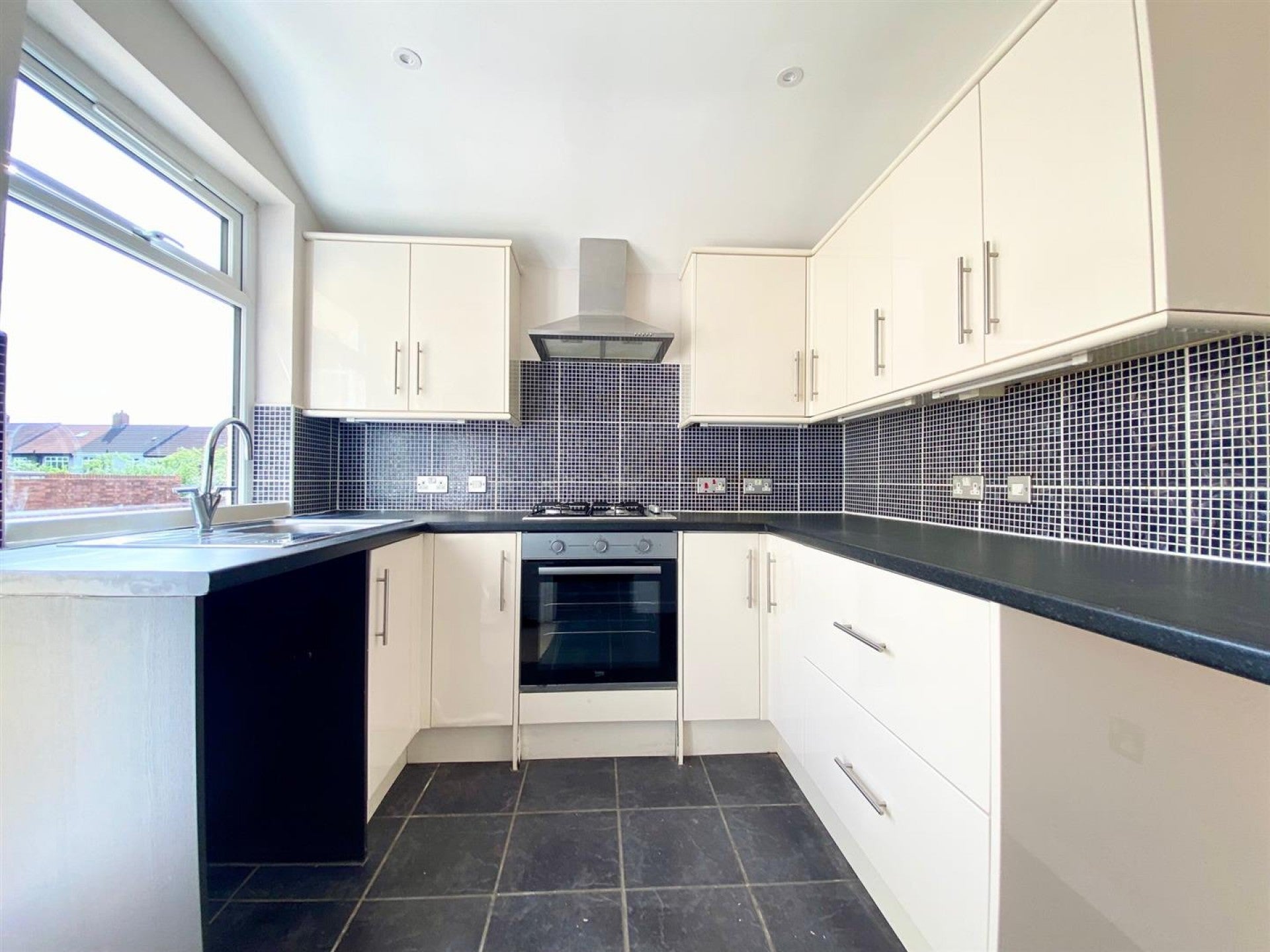 Flat Redcatch Road in Bristol