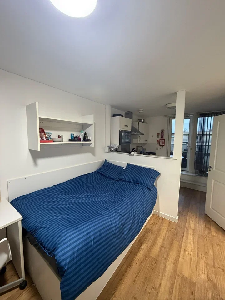 Flat Quainton Road in Leicester