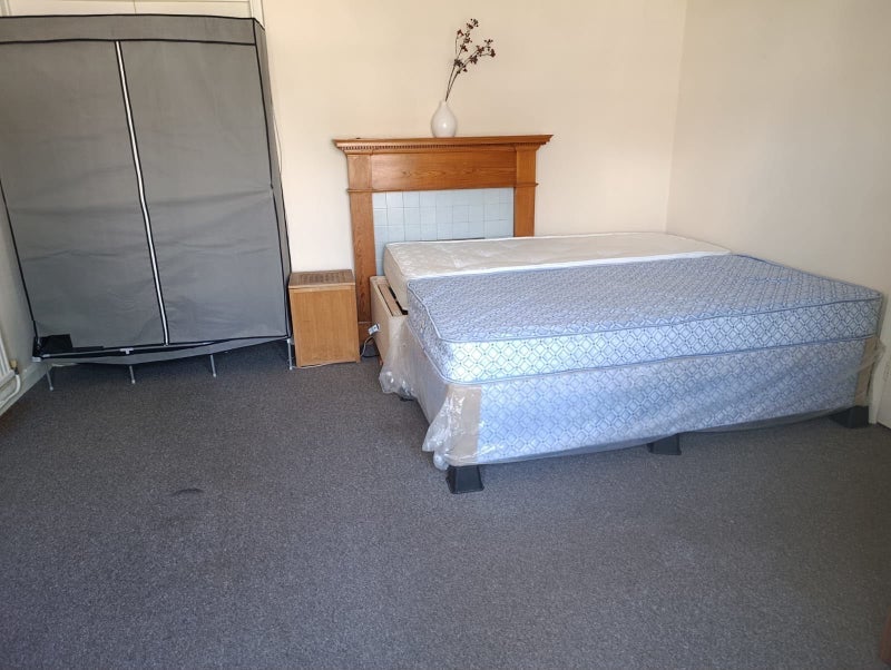 Room Springfield Gardens in Greater London