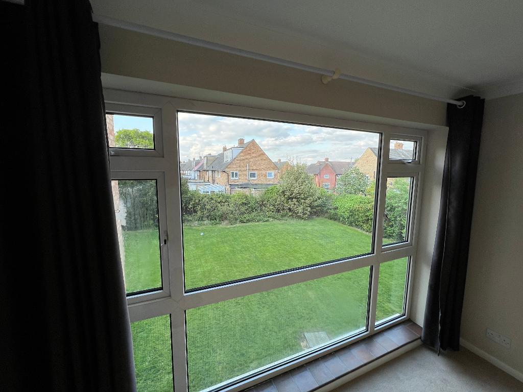 Flat Harris Close in Greater London
