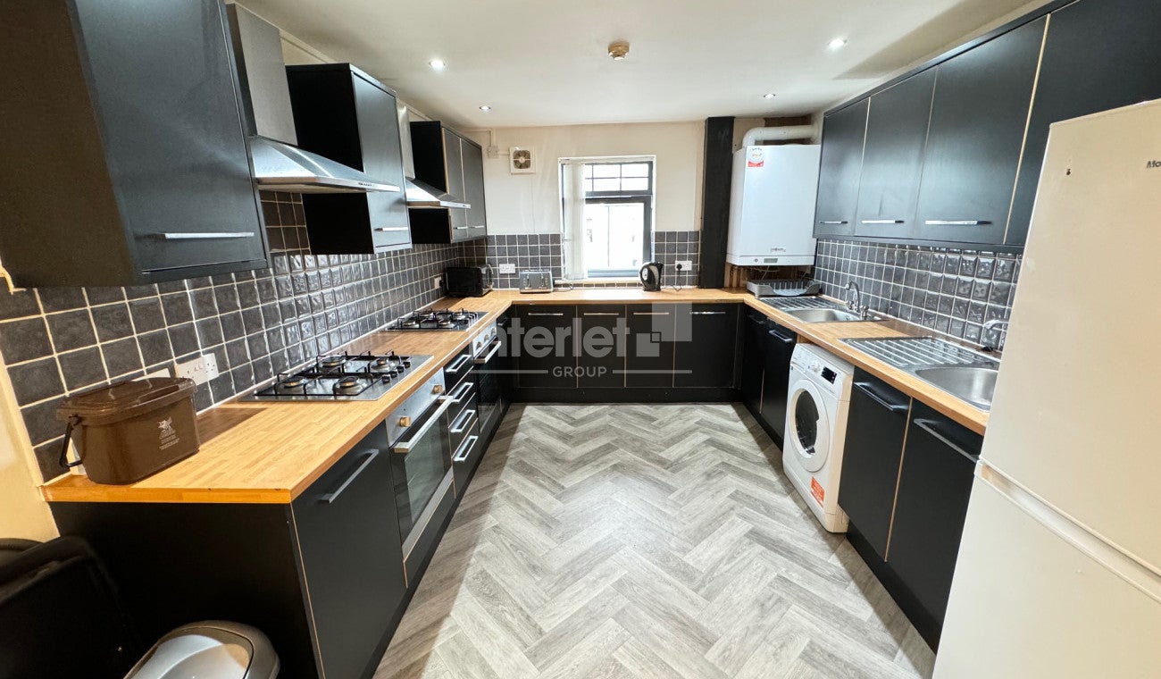 Flat Mundy Place in Cardiff