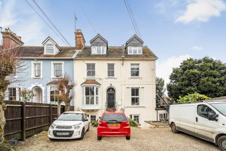Flat Belvedere Drive in Newbury