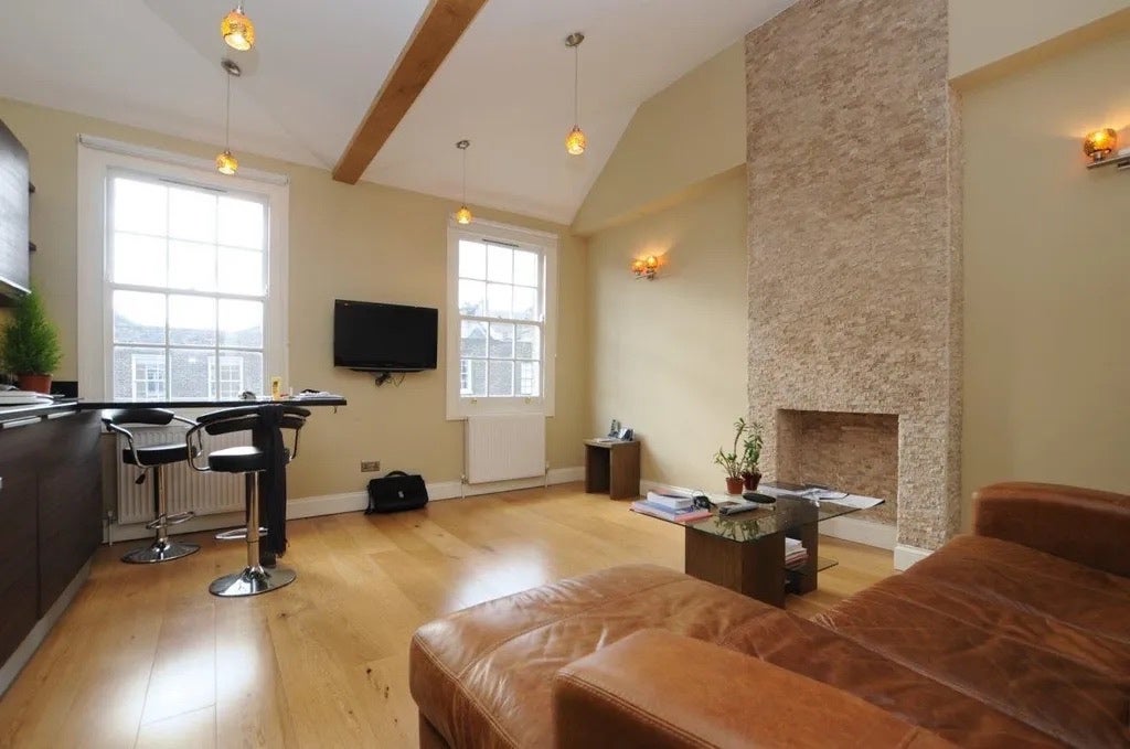 Flat Theberton Street in Greater London