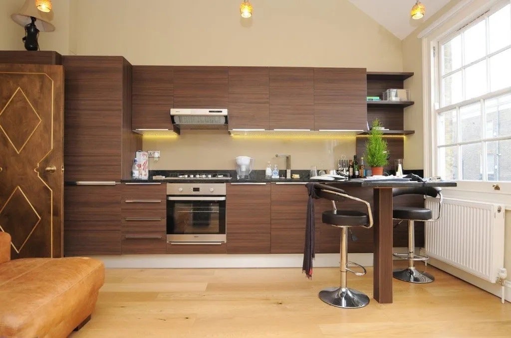 Flat Theberton Street in Greater London
