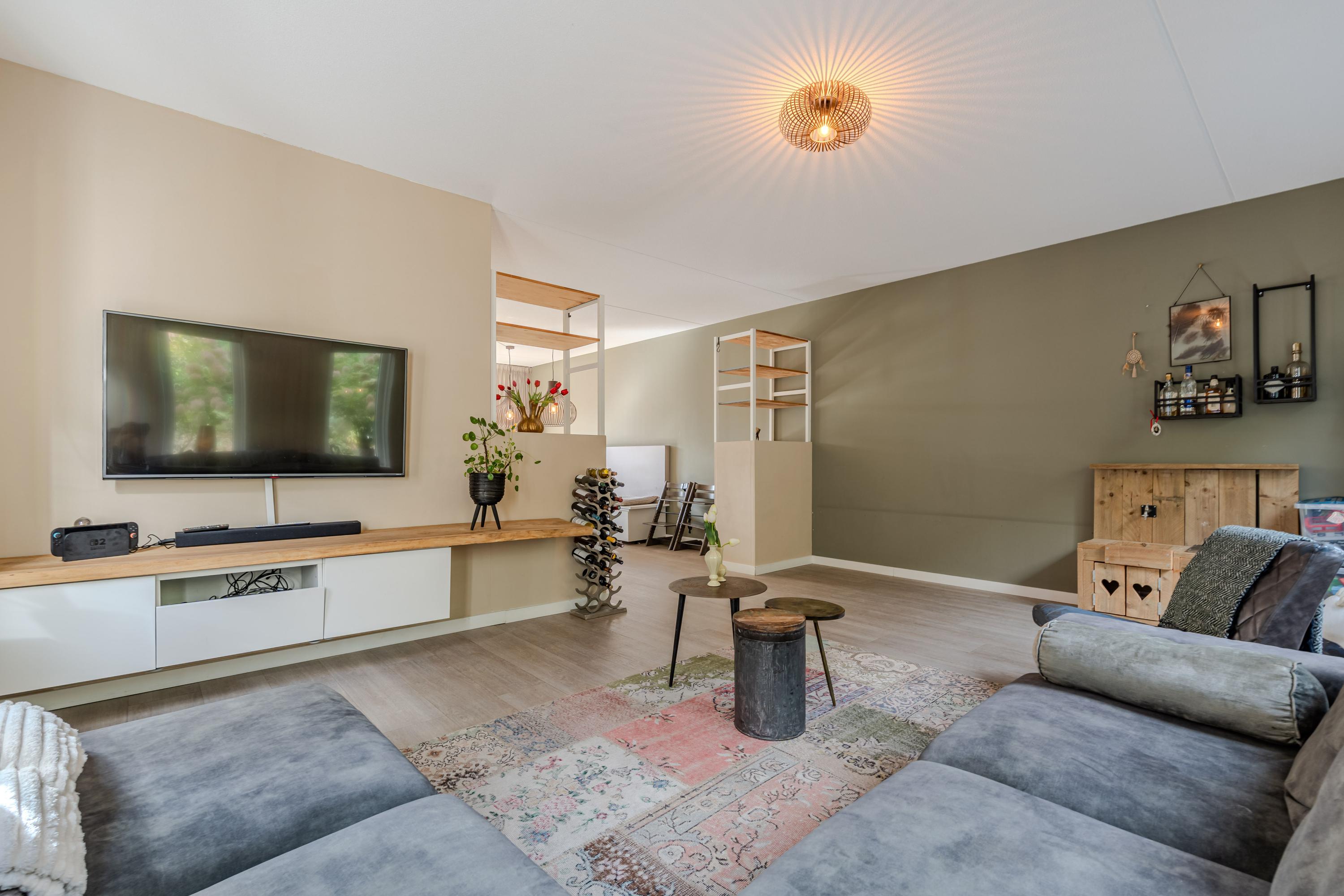 Tussenwoning te koop: Divisie 25, Steenwijk
