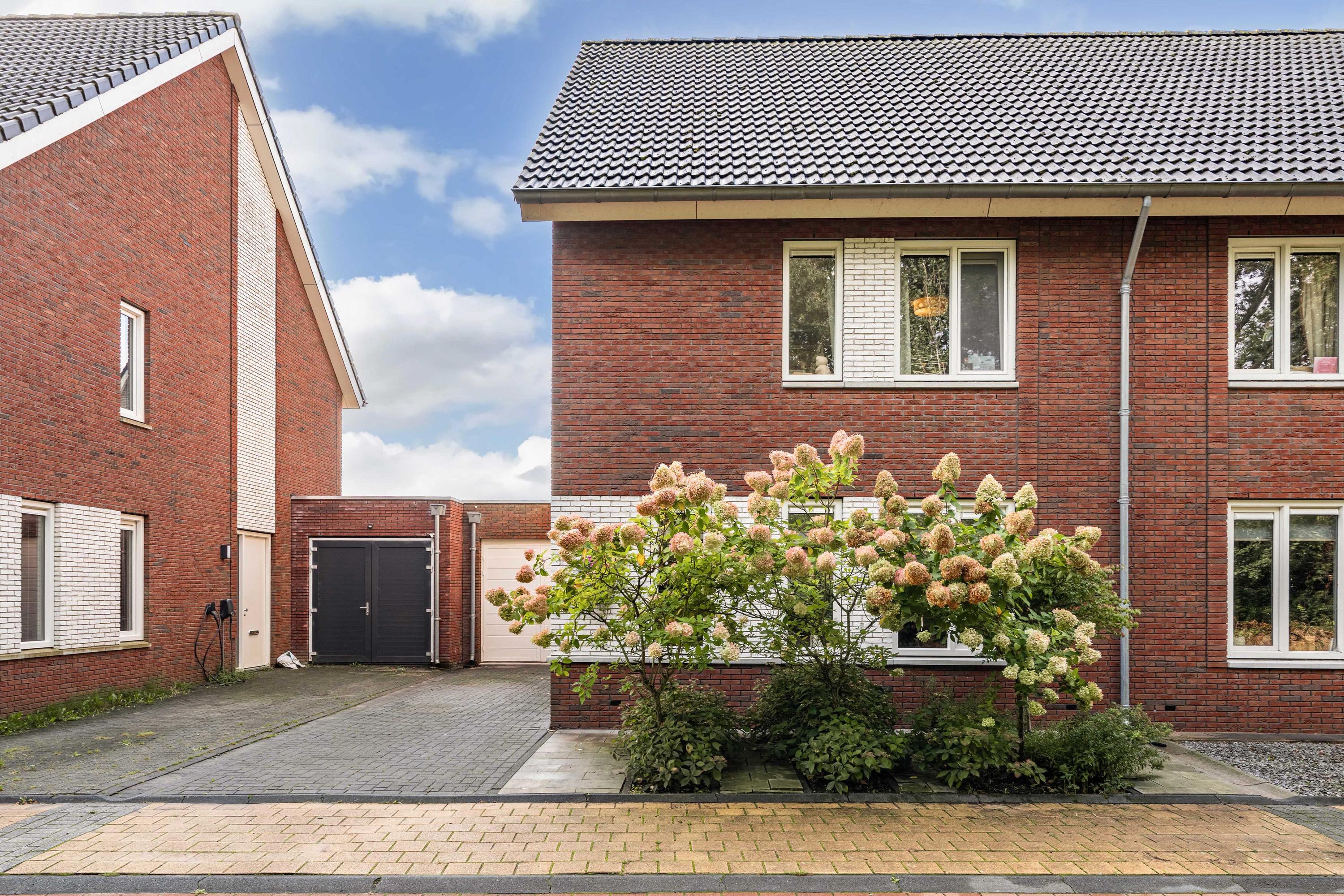 Tussenwoning te koop: Divisie 25, Steenwijk