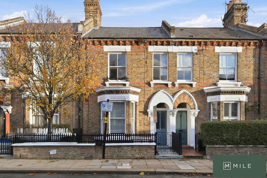 Flat Harrow Road in City of Westminster