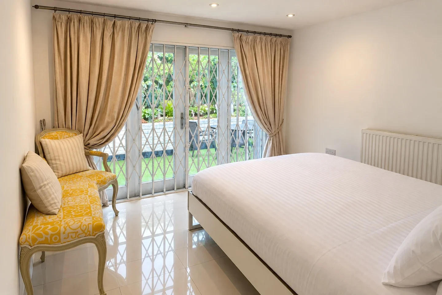 Flat Lillie Road in Greater London