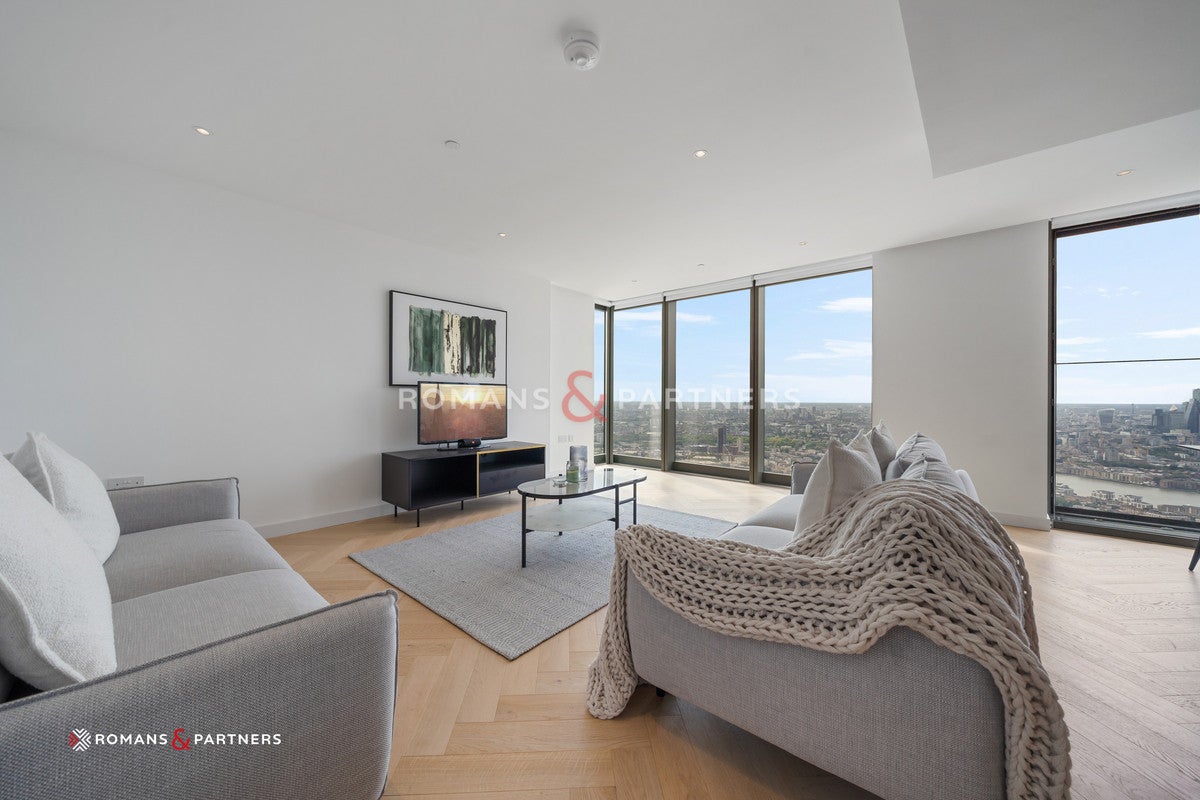 Flat Westferry Road in Greater London