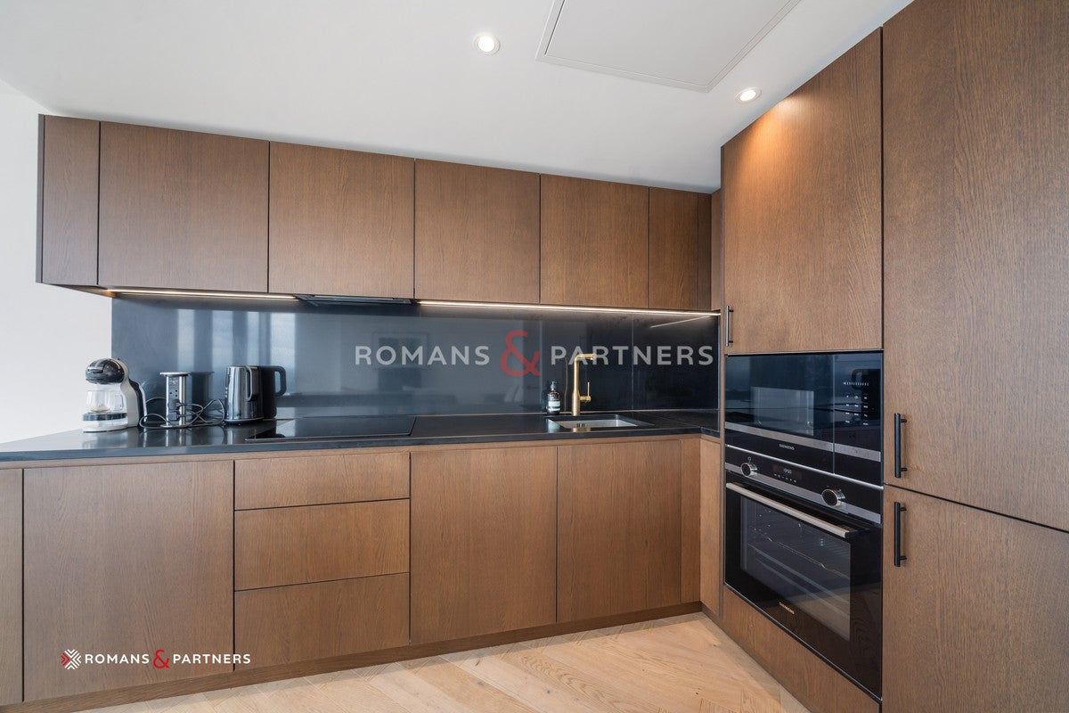Flat Westferry Road in Greater London