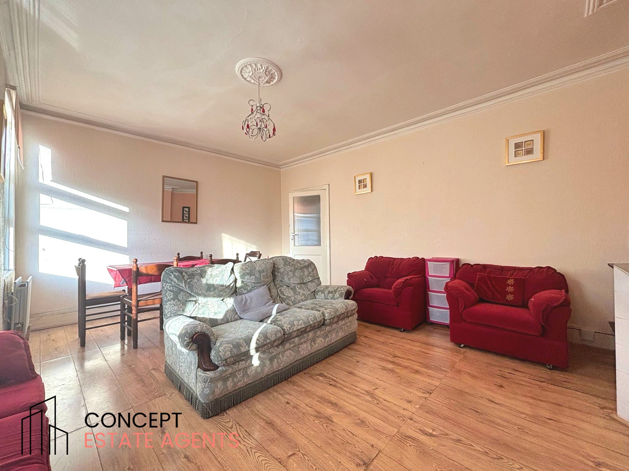 Flat Gleneagle Road in Greater London