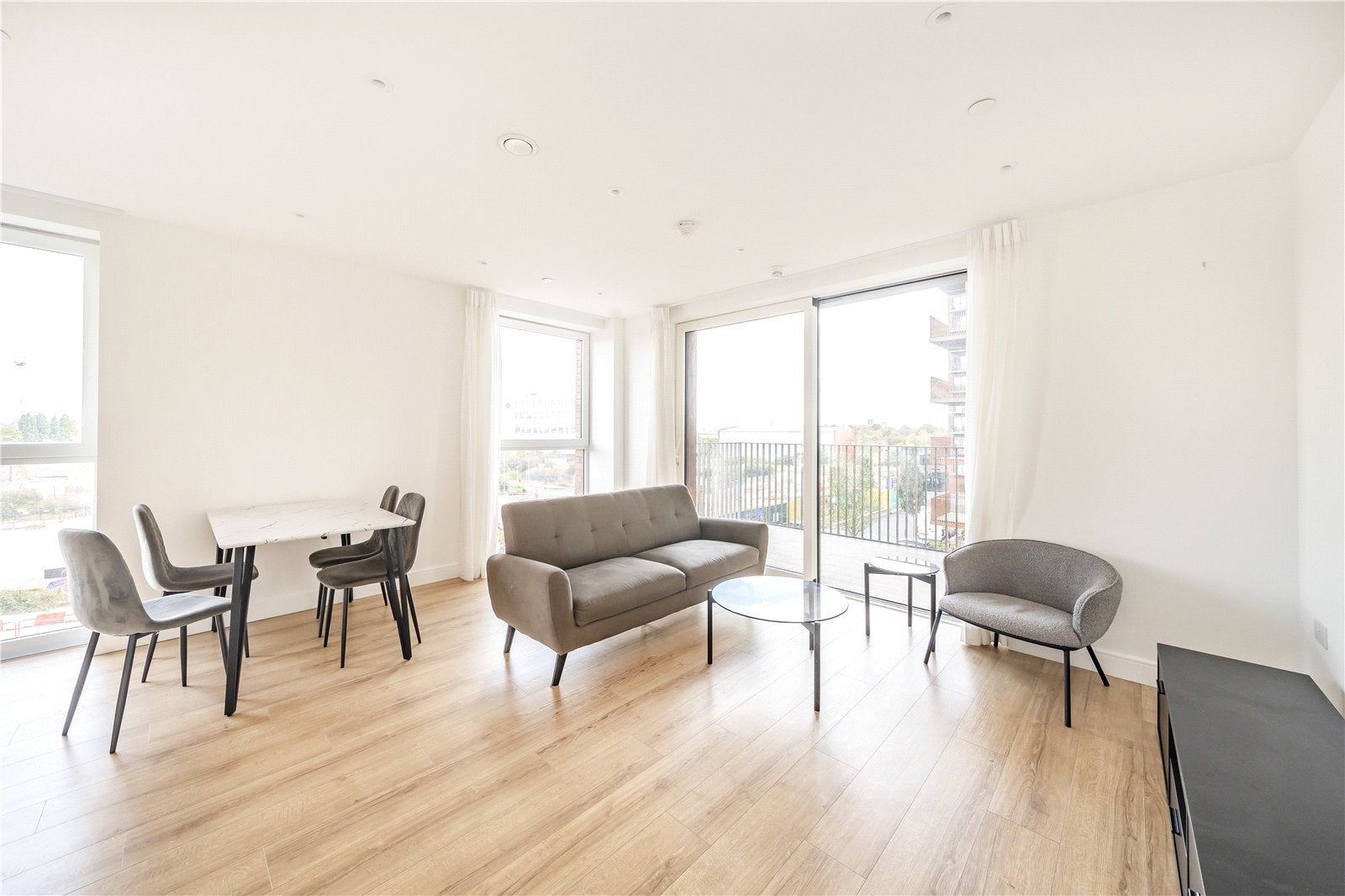 Flat Abbeydale Road in Greater London