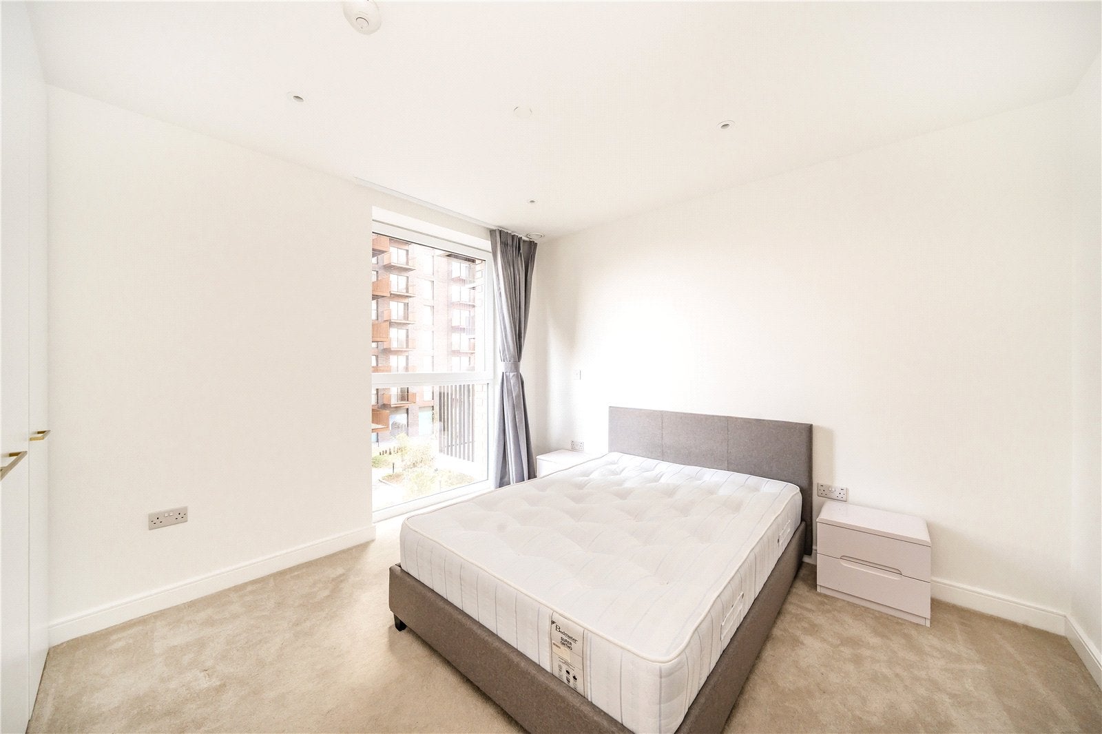 Flat Abbeydale Road in Greater London