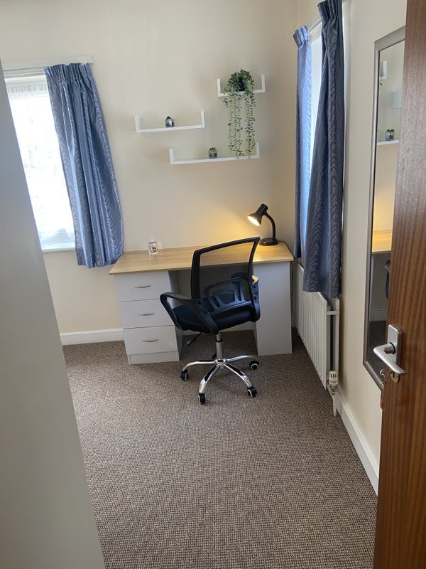 Room Turnpike Lane in Greater London