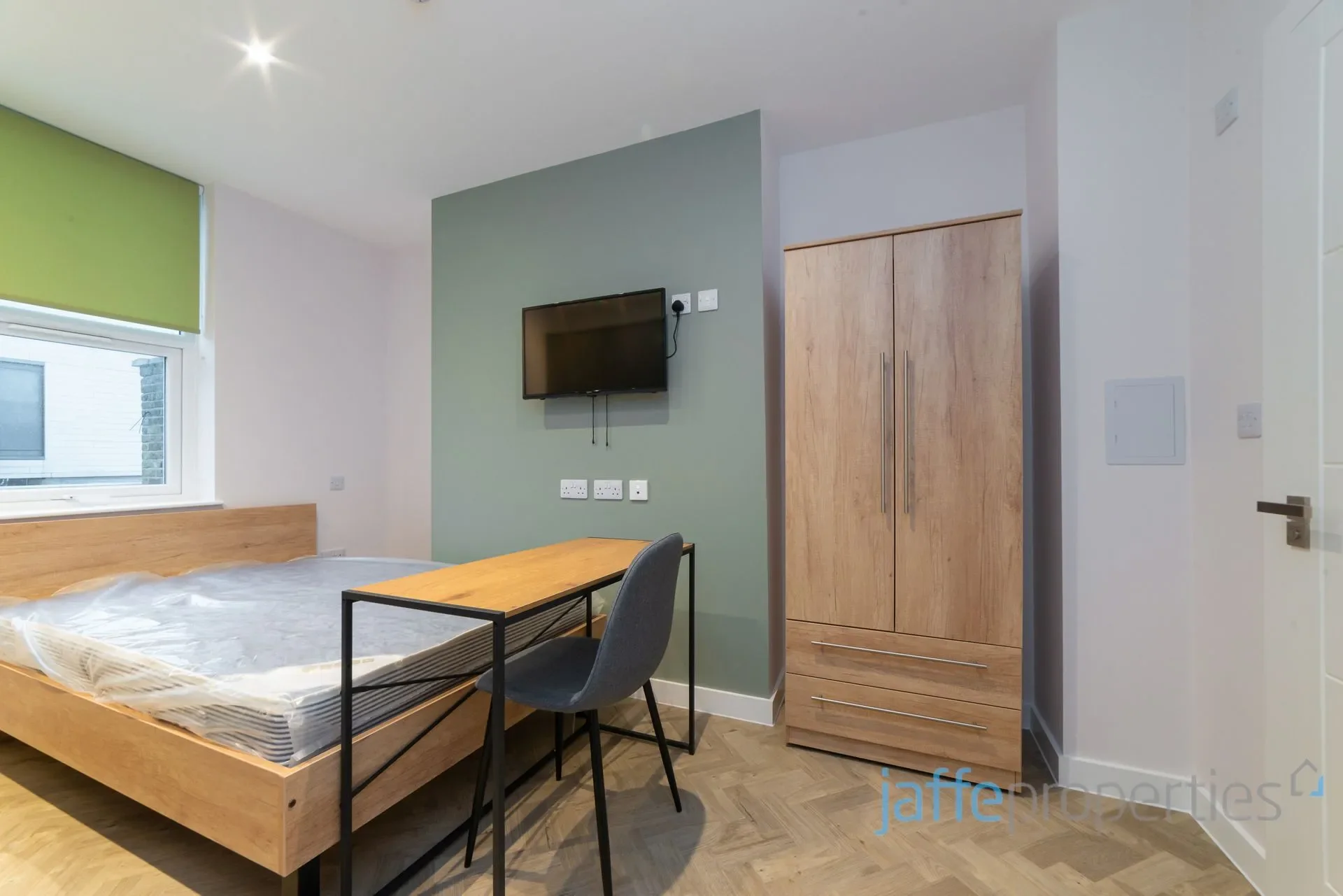Room West End Lane in Greater London