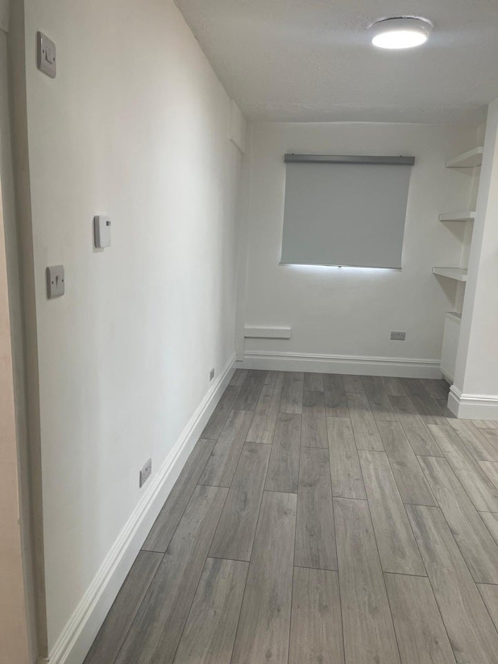 Flat Merlin Crescent in Greater London