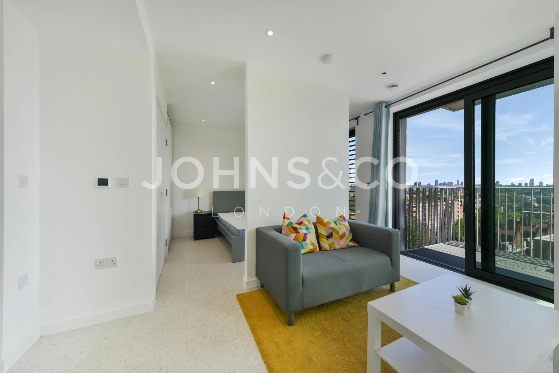 Flat Cendal Crescent in Greater London