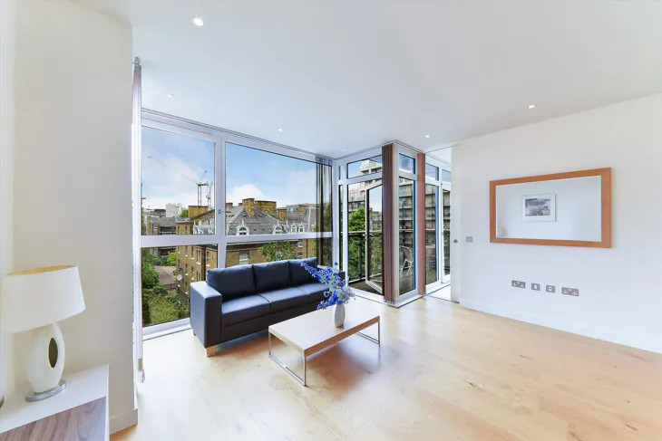 Flat Gatliff Road in City of Westminster