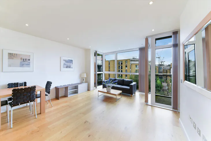 Flat Gatliff Road in City of Westminster